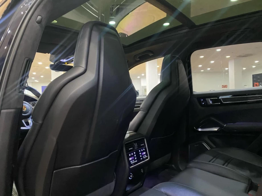 PORSCHE Cayenne Turbo