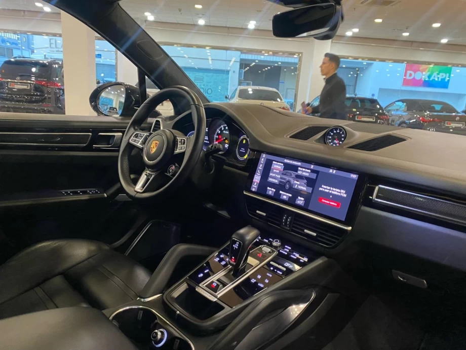 PORSCHE Cayenne Turbo