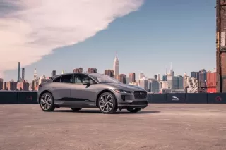 Jaguar will present in New York the new F-Pace SVR, the version