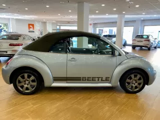 VOLKSWAGEN New Beetle 2.0 Cabriolet