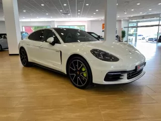 PORSCHE Panamera 4 EHybrid