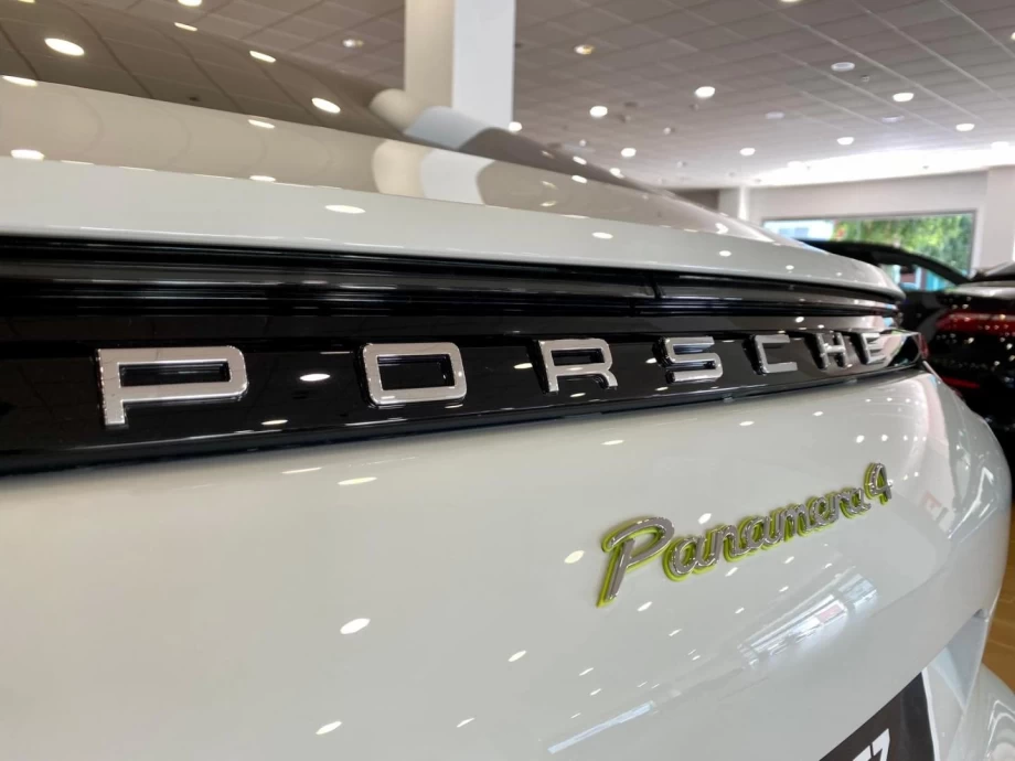 PORSCHE Panamera 4 EHybrid