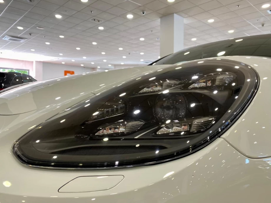 PORSCHE Panamera 4 EHybrid