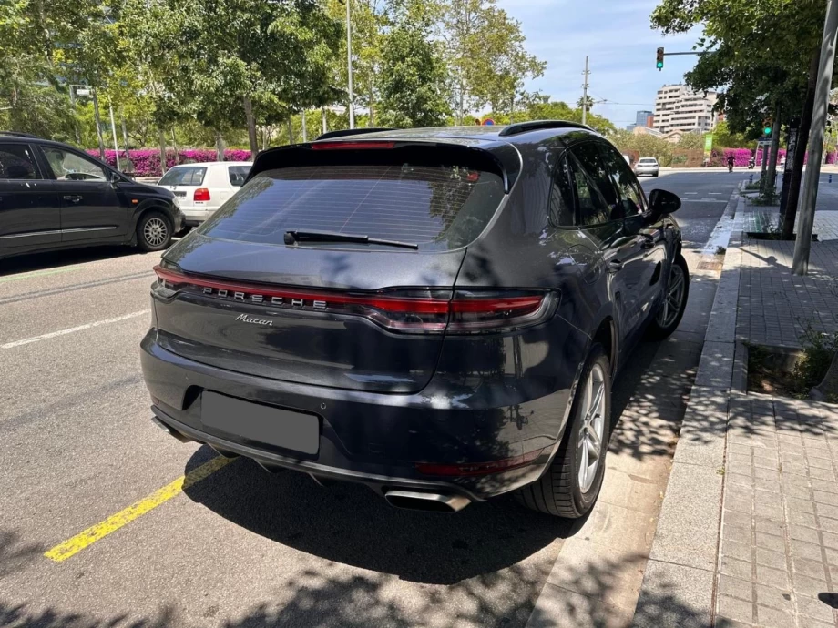 PORSCHE Macan