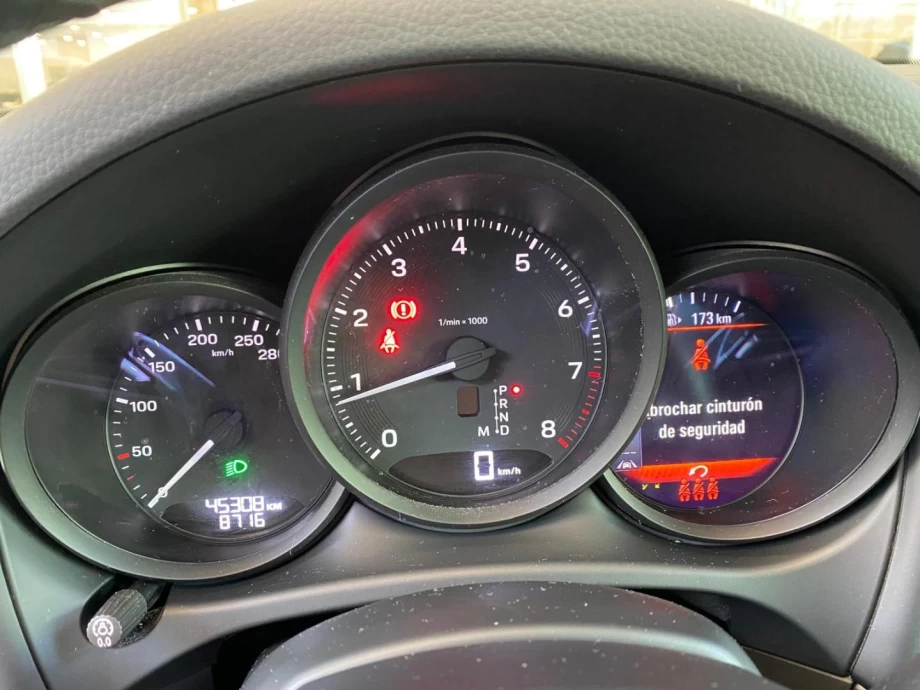 PORSCHE Macan