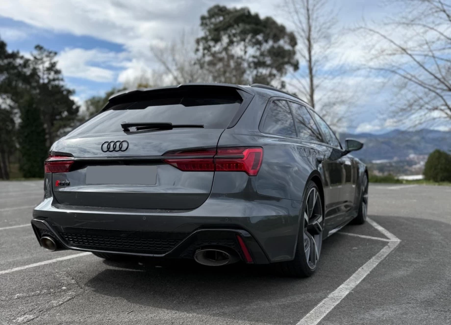 AUDI A6 RS 6 Avant TFSI quattro