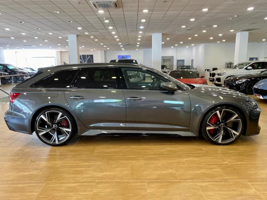 AUDI A6 RS 6 Avant TFSI quattro