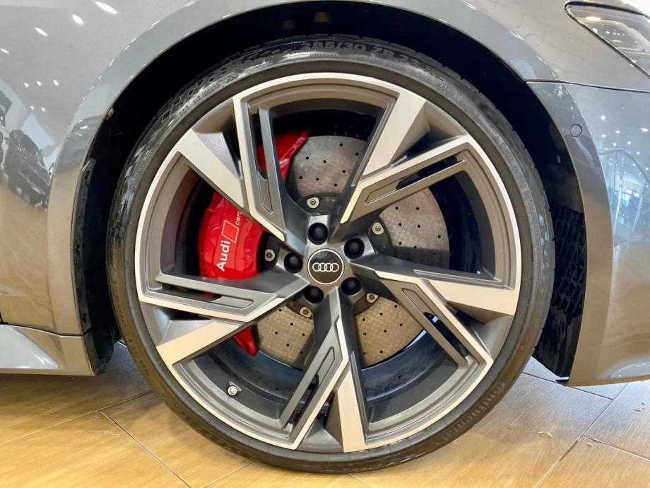 AUDI A6 RS 6 Avant TFSI quattro