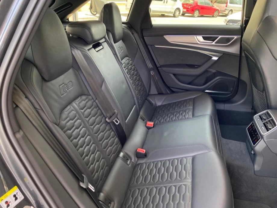 AUDI A6 RS 6 Avant TFSI quattro