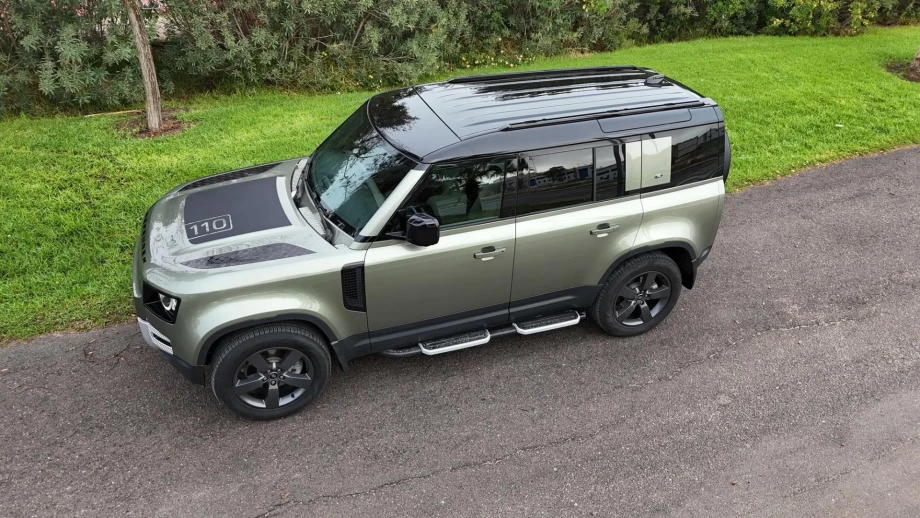 LAND-ROVER Defender 3.0 D200 SE 110 Auto 4WD MHEV