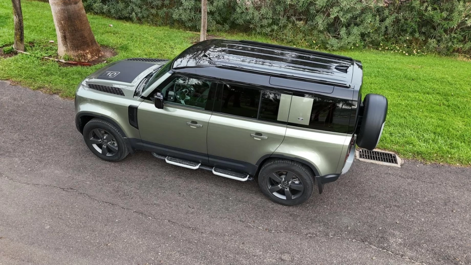 LAND-ROVER Defender 3.0 D200 SE 110 Auto 4WD MHEV