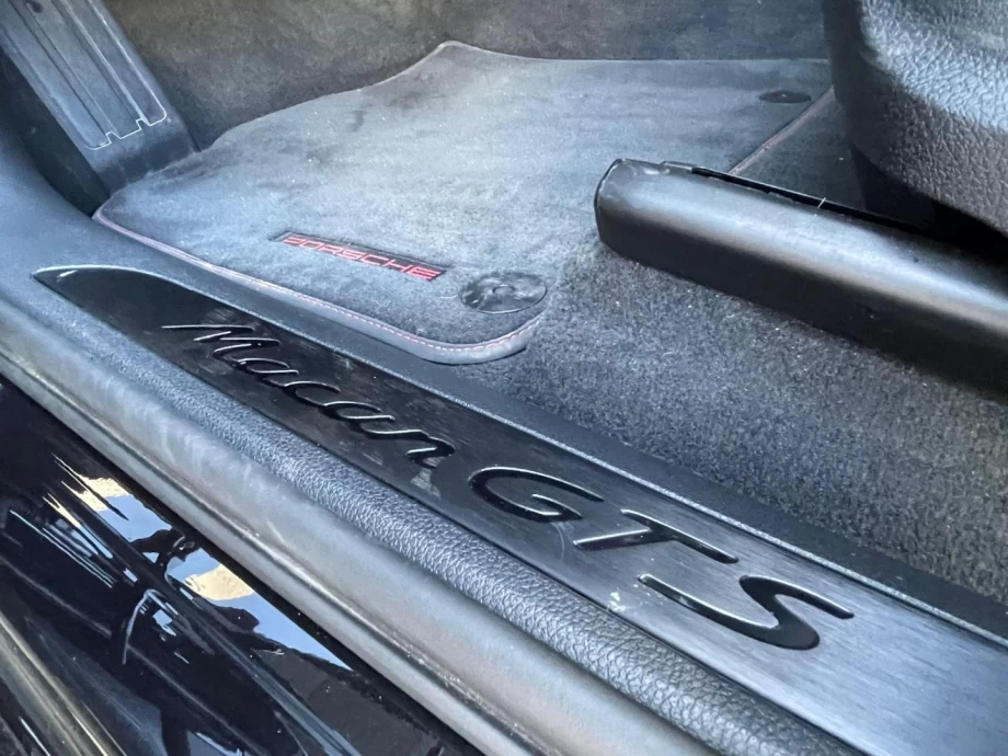 PORSCHE Macan GTS