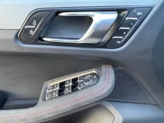 PORSCHE Macan GTS