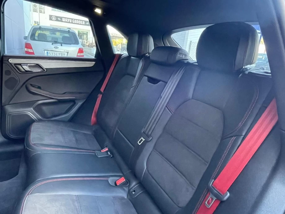 PORSCHE Macan GTS