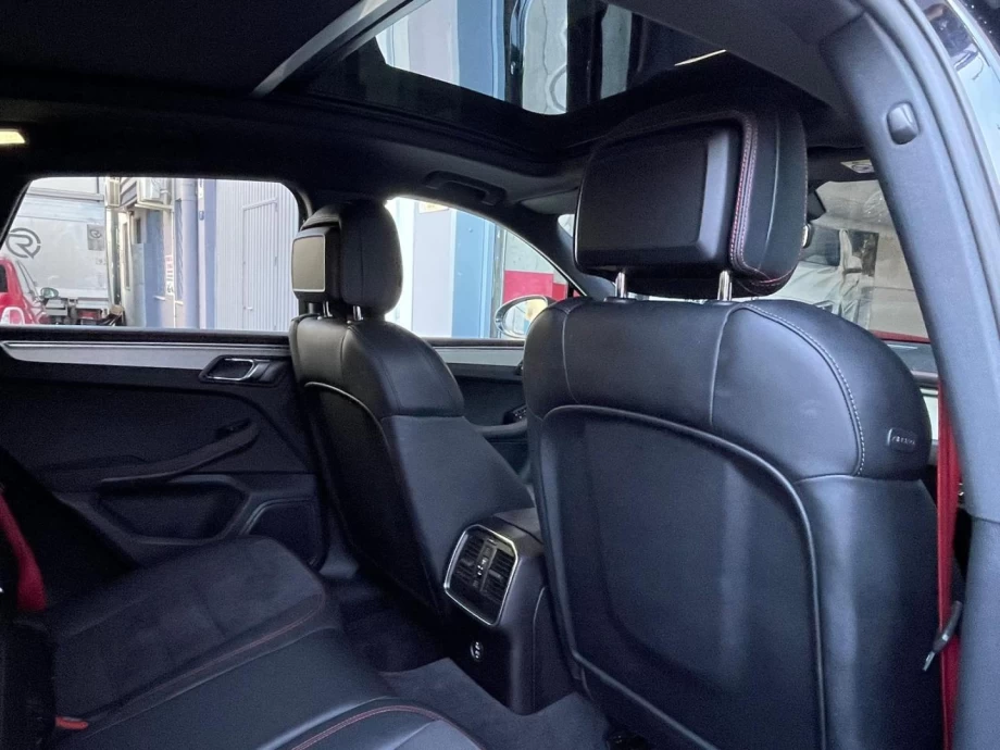 PORSCHE Macan GTS