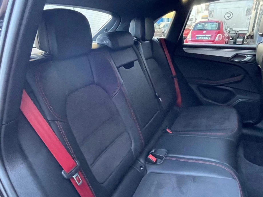 PORSCHE Macan GTS
