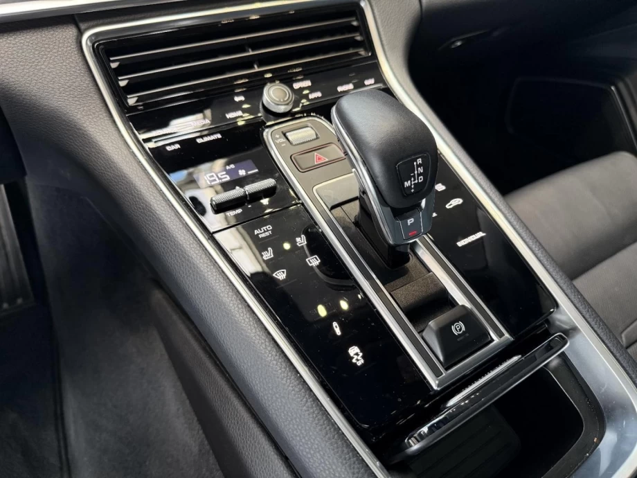 PORSCHE Panamera 4 EHybrid Platinum Edition