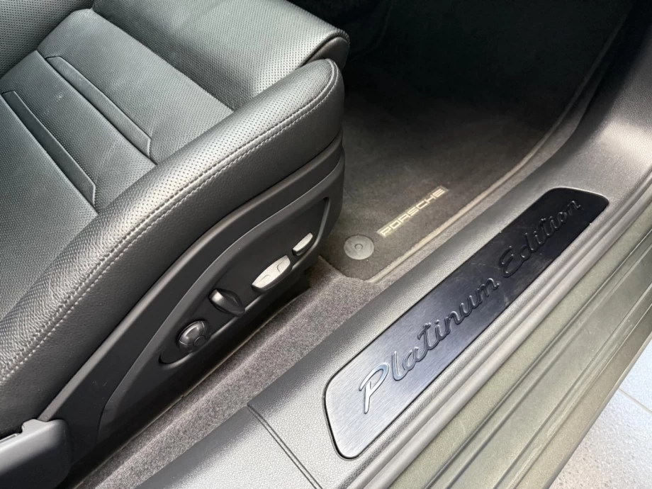 PORSCHE Panamera 4 EHybrid Platinum Edition