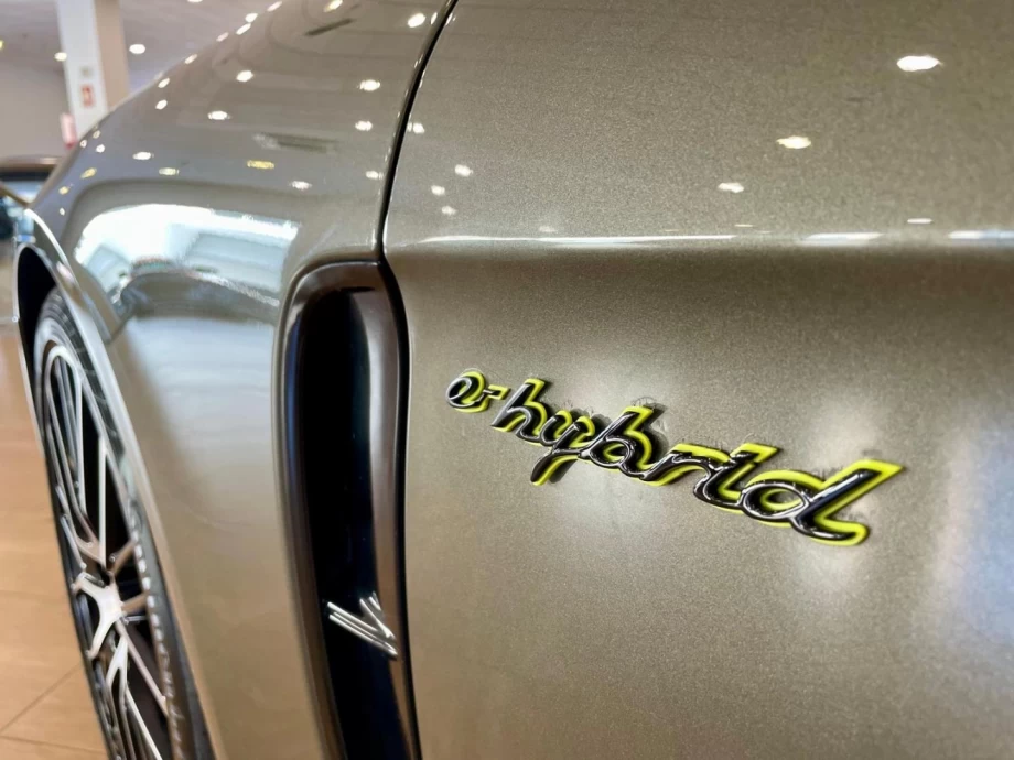 PORSCHE Panamera 4 EHybrid Platinum Edition