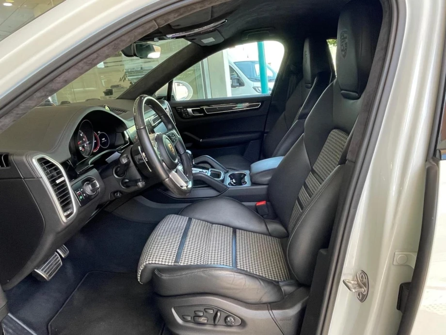 PORSCHE Cayenne Coupé GTS PACK CARBONO