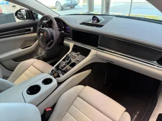 PORSCHE Panamera GTS