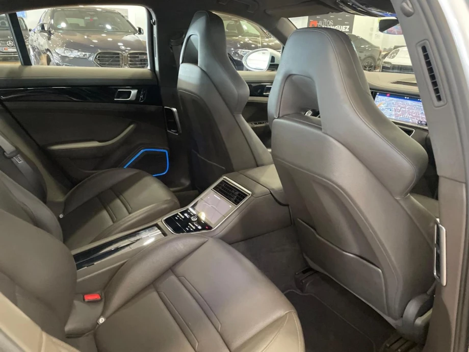 PORSCHE Panamera 4 E-Hybrid