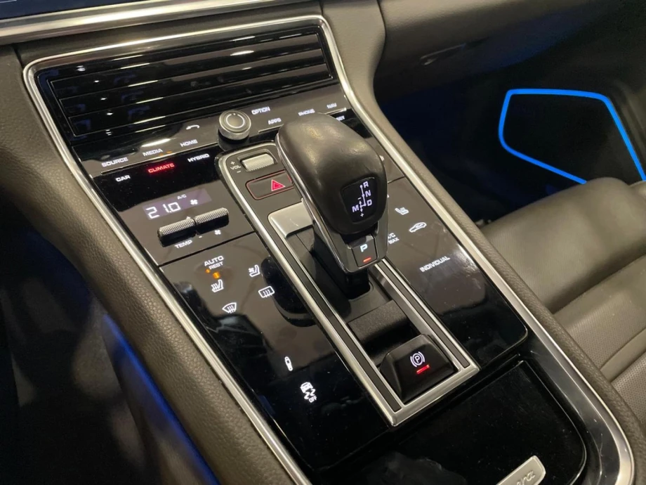 PORSCHE Panamera 4 E-Hybrid