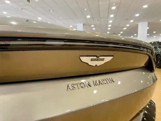 ASTON MARTIN Vantage 4.0 V8