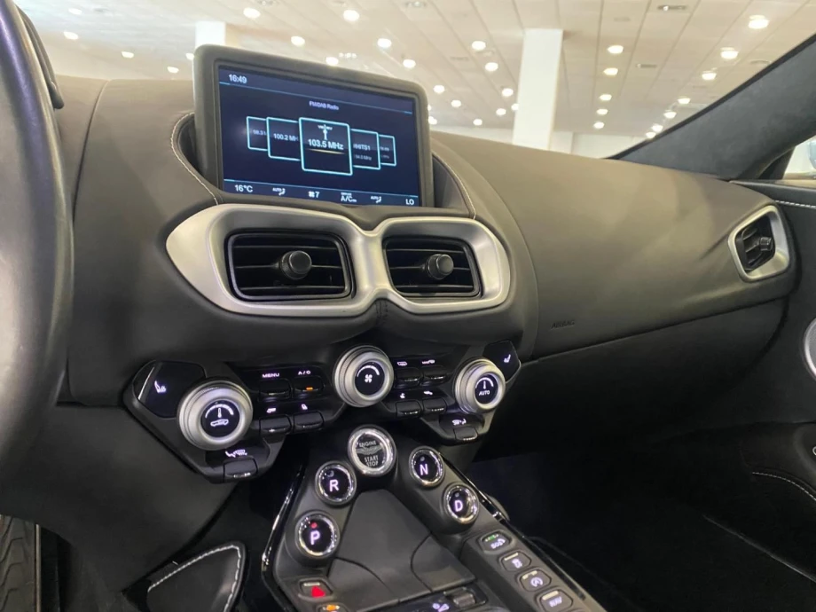 ASTON MARTIN Vantage 4.0 V8