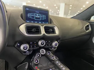 ASTON MARTIN Vantage 4.0 V8