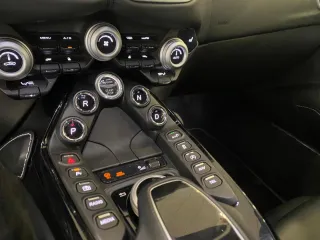 ASTON MARTIN Vantage 4.0 V8