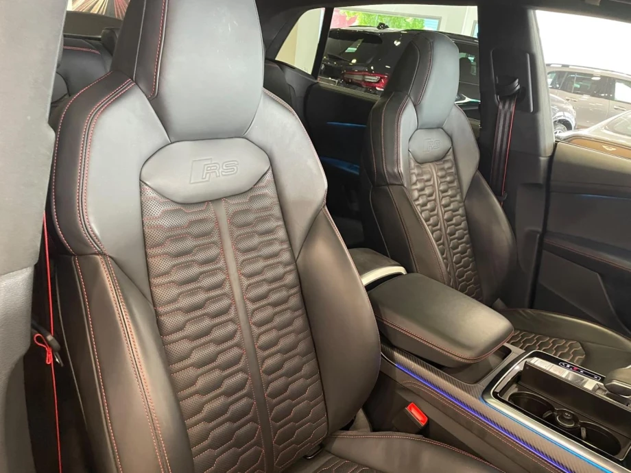AUDI Q8 RS Q8 performance 471kW quattro tiptron