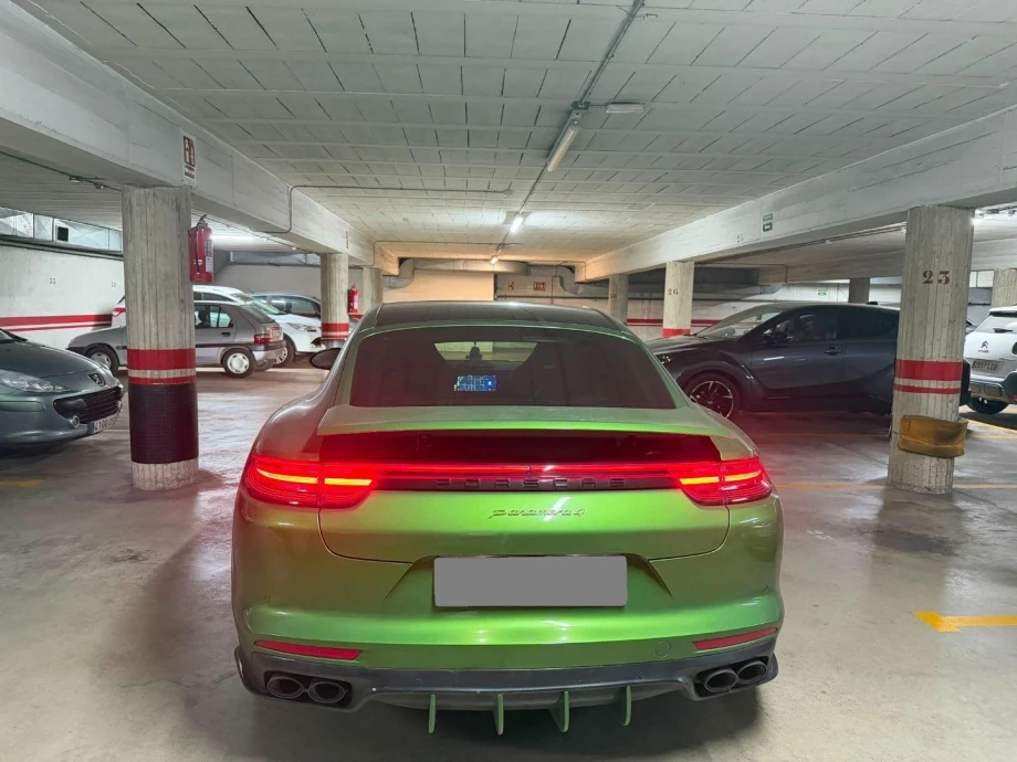 PORSCHE Panamera 4 EHybrid 10 Years Edition